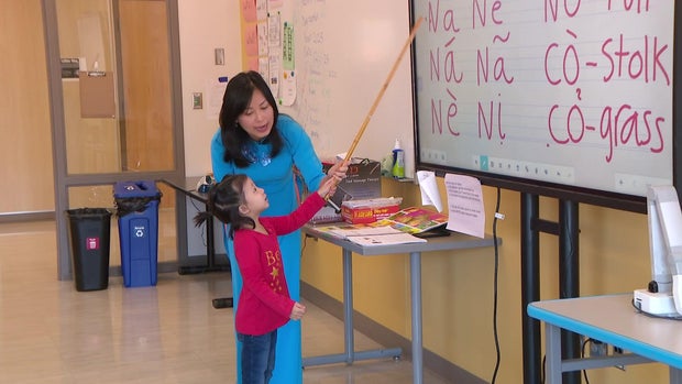 raw-broll-vietnamese-language-school-le-phillips-022325.jpg 