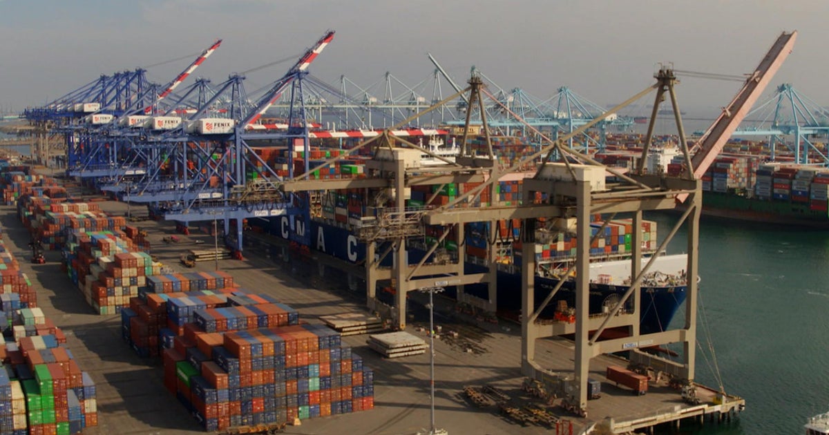 Eye Opener: Recession fears grow after the U.S. economy shrank in the first months of the year