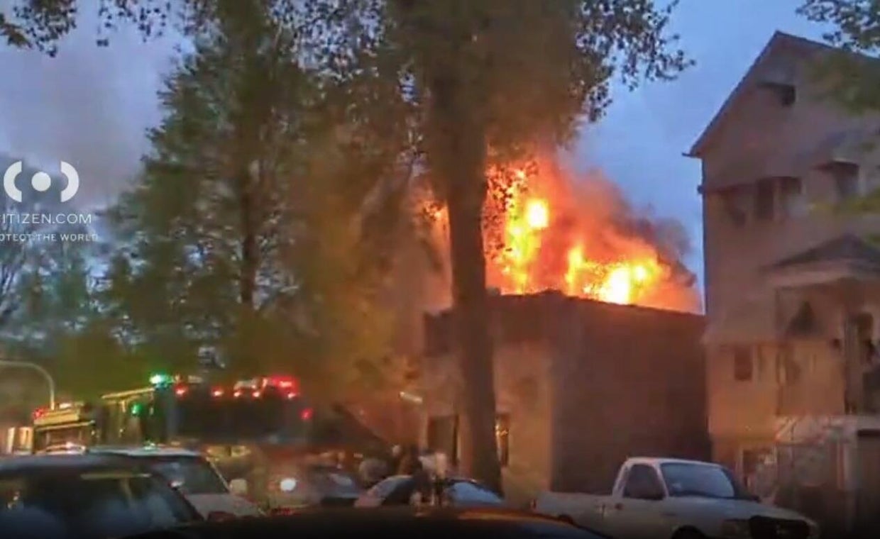 Fire blasts through apartment house in Chicago's Back of the Yards ...