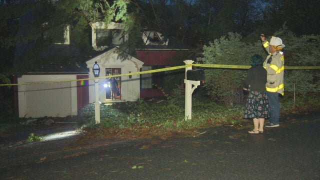 storm-damage-lexington-11p-sat-pkg-transfer-frame-1736-3.jpg 