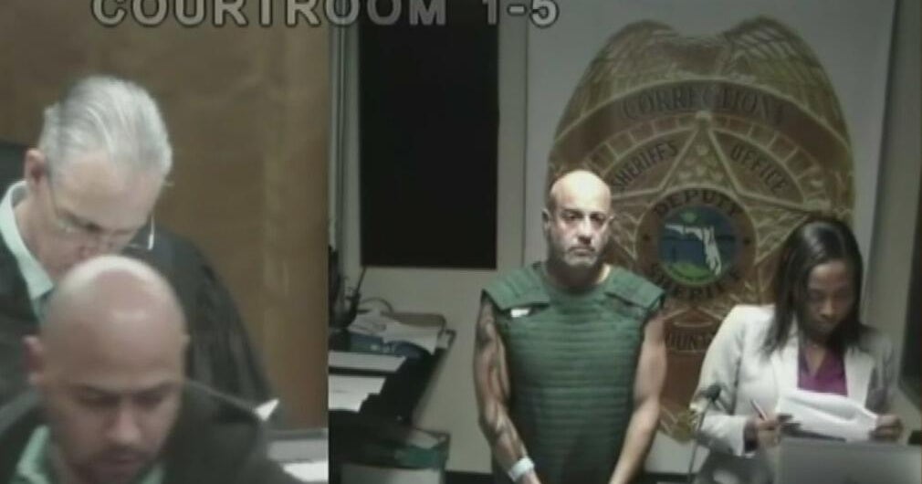 Man arrested in triple stabbing appears in bond court - CBS Miami