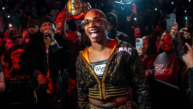 Claressa Shields v Danielle Perkins 