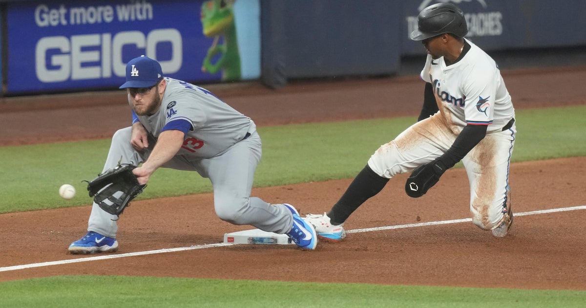 Marlins edge Dodgers 5-4 in 10 innings Marlins edge Dodgers 5-4 in 10 innings