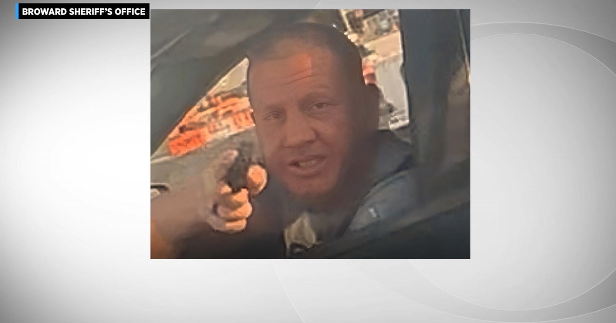 Video shows man pointing gun at woman, daughter at Fort Lauderdale-Hollywood International Airport