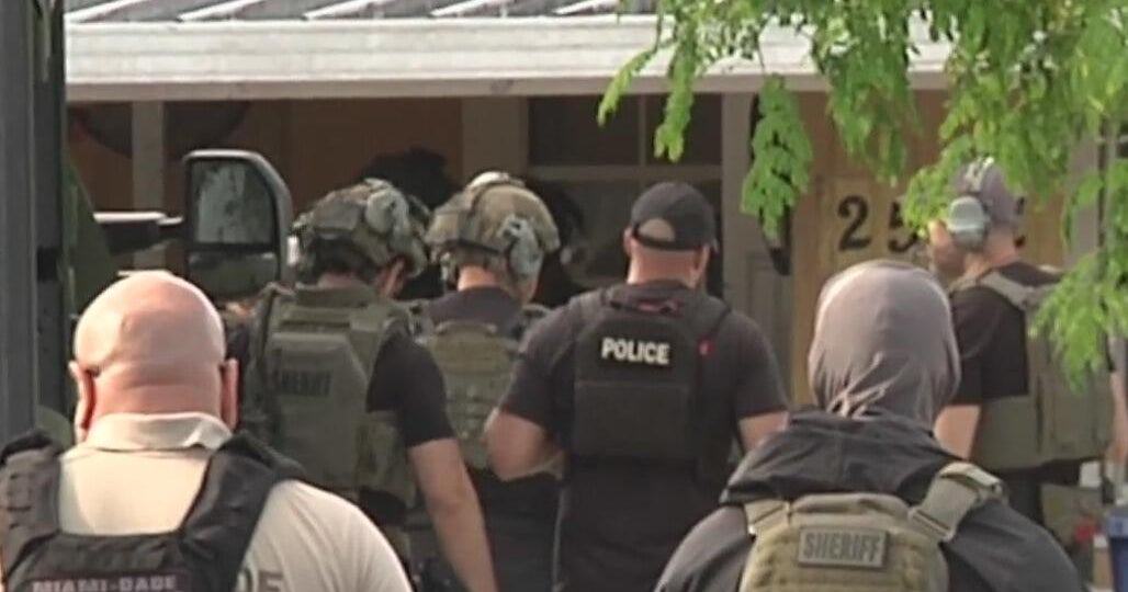 2 men in custody after warrant served at NW Miami-Dade home