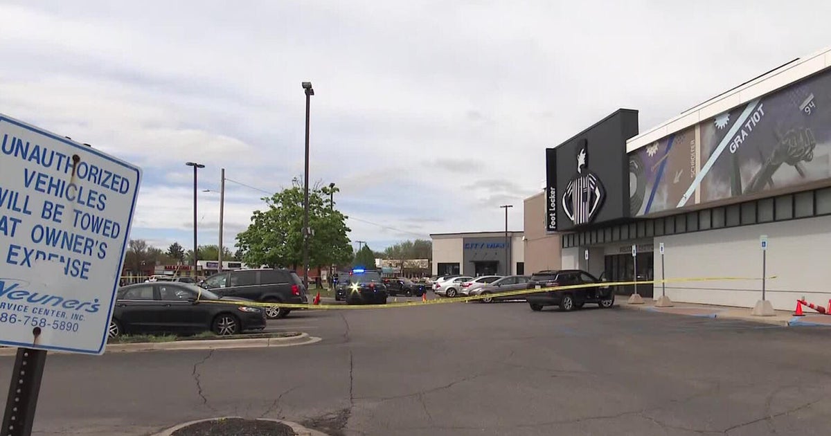 Siblings charged in deadly Foot Locker shooting, road closures in Metro ...