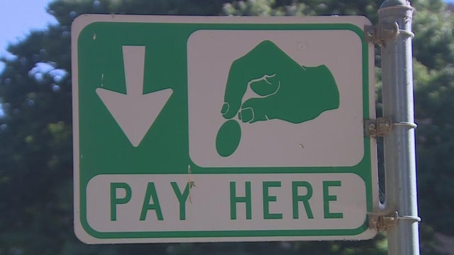 sacramento-parking-pay-sign.jpg 