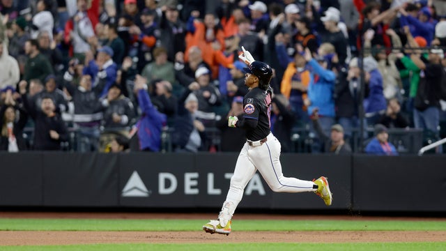 Francisco Lindor #12 of the New York Mets runs the bases after his first inning home run against the Chicago Cubs at Citi Field on May 09, 2025 in New York City. 