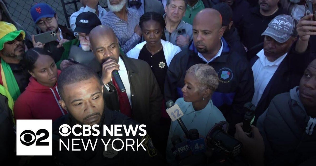 Protest planned after Newark mayor arrested at ICE facility - CBS New York