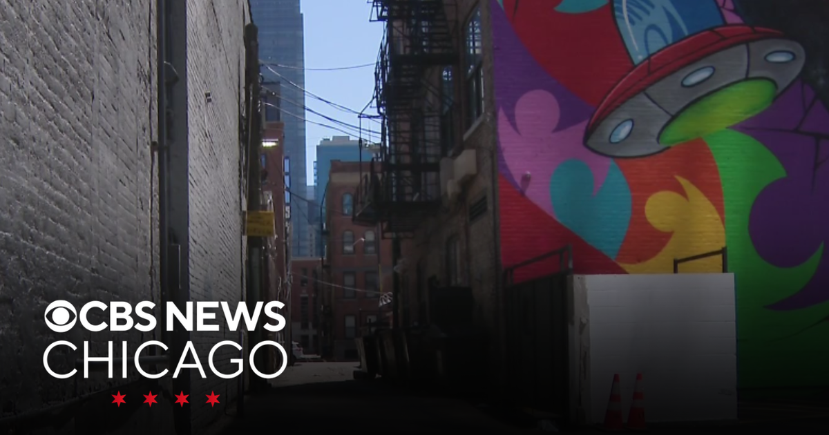 Man shot outside nightclub in Chicago's River North District - CBS Chicago
