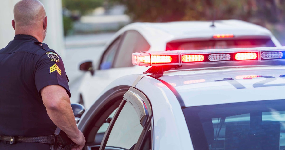 Man arrested after fleeing traffic stop in Miramar; 3-year-old found in car, police say