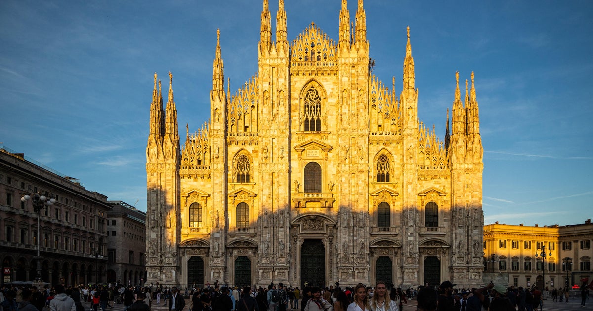 Man convicted of homicide fatally falls from Milan's famed Duomo cathedral after allegedly stabbing man