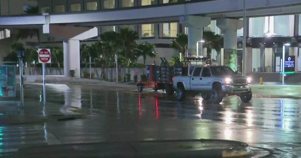 Heavy rain, gusty winds and isolated tornado risk threaten South Florida Heavy rain, gusty winds and isolated tornado risk threaten South Florida
