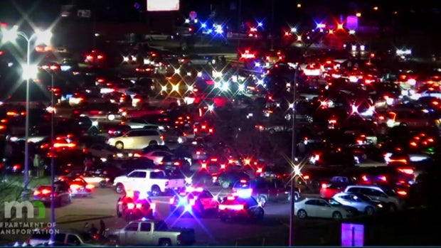 6p-pkg-car-gatherings-wcco7rw5-00-00-2501.jpg 