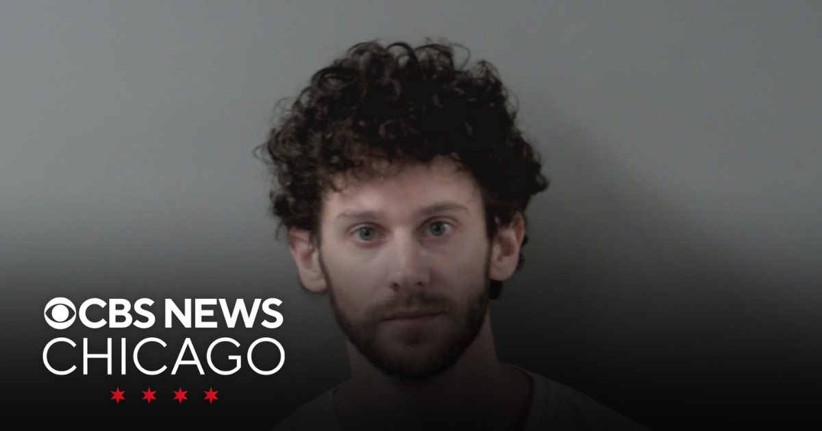 Former suburban Chicago wrestling coach faces child pornography charges - CBS Chicago