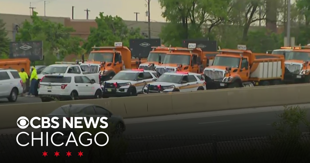 Pedestrian hit by car on I-57 near 127th Street - CBS Chicago