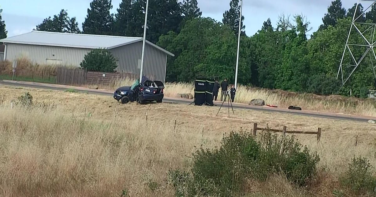 Elk Grove police investigating deadly crash on Waterman Road