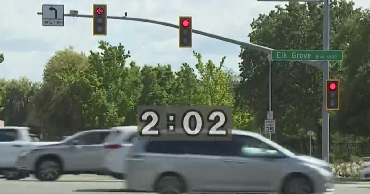 Elk Grove drivers seeing red over stoplight wait times