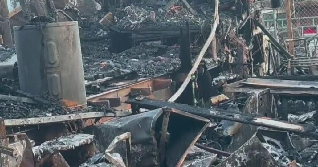 SW Miami-Dade fire destroys RV, trailer