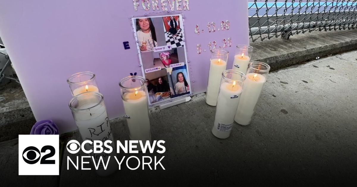 Bronx community mourns teen shot to death at playground - CBS New York