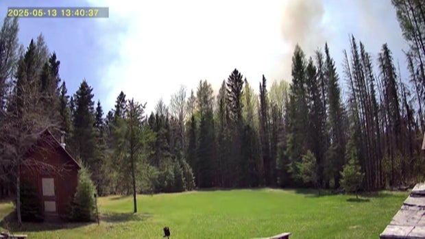 4p-pkg-cabin-owner-watches-fire-wcco7spl.jpg 