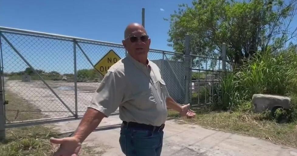 West Kendall residents push back against proposed waste facility near gated community West Kendall residents push back against proposed waste facility near gated community