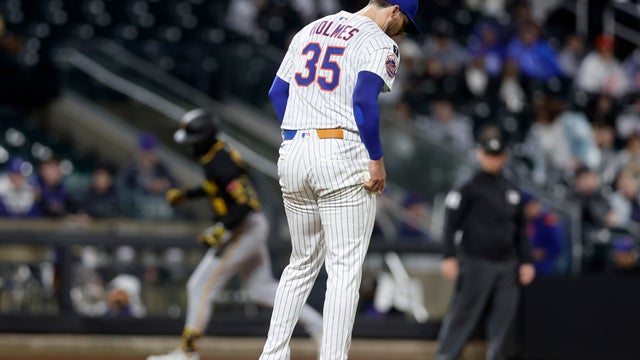 Clay Holmes #35 of the New York Mets reacts on the mound after surrendering a fifth inning two-run home run against Jared Triolo #19 of the Pittsburgh Pirates at Citi Field on May 14, 2025 in New York City. 