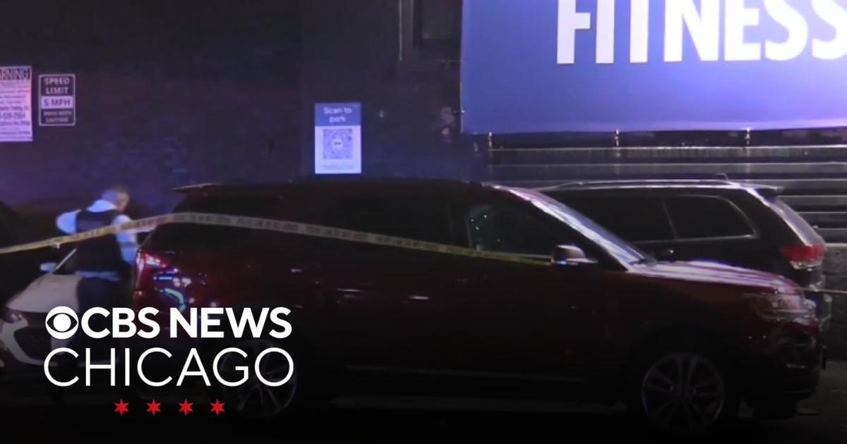 Man critically wounded in shooting in Chicago's River North district ...