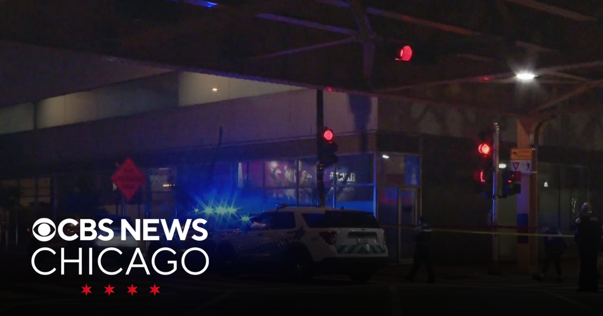 Man, 39, critically hurt in River North shooting, police say - CBS Chicago