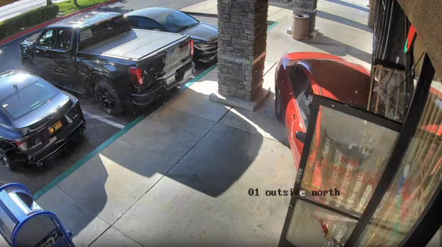 modesto-sai-jewelers-robbery-surveillance.png 
