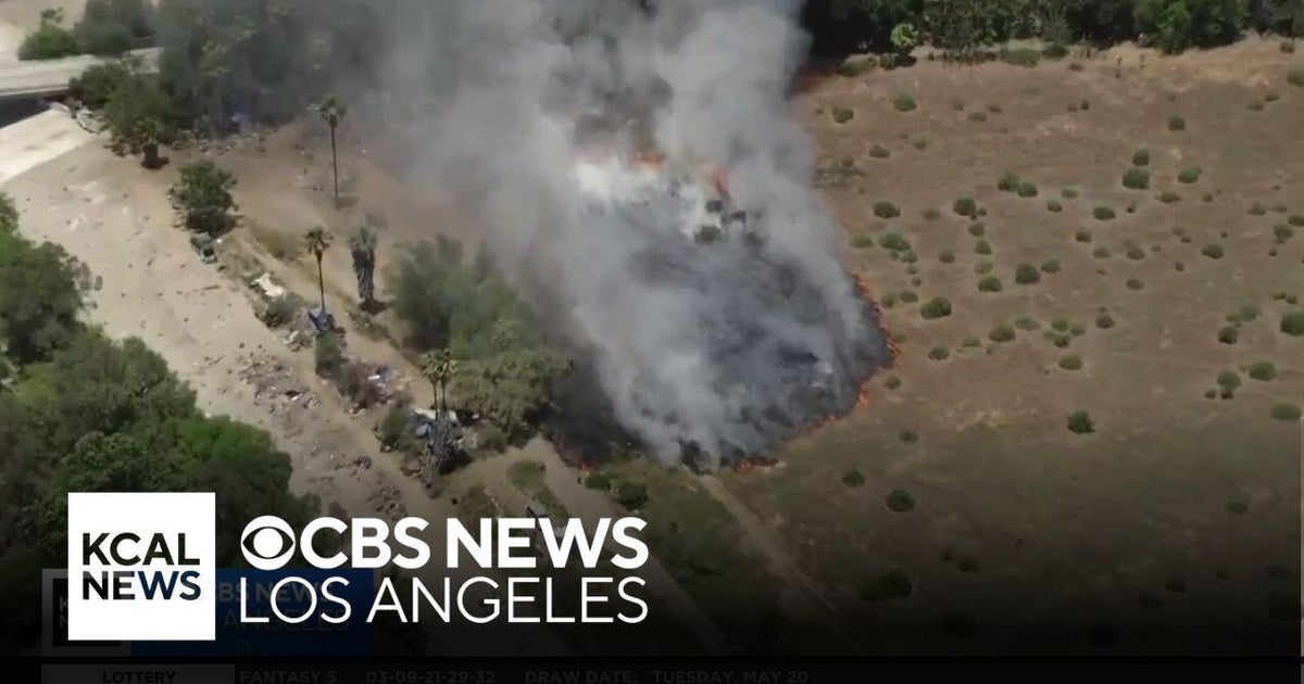Grass fire breaks out in the Sepulveda Basin - CBS Los Angeles