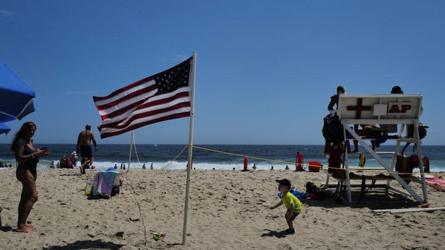 US-LIFESTYLE-WEATHER-BEACH 