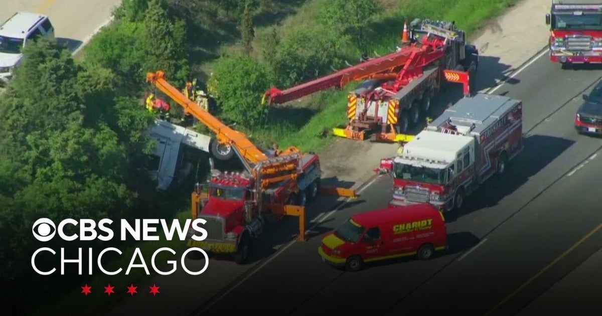 Truck driver killed when semi cab rolls over on Interstate 55 - CBS Chicago