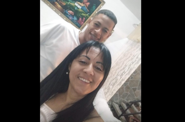 Photo of Jetzy Arteaga with her son 