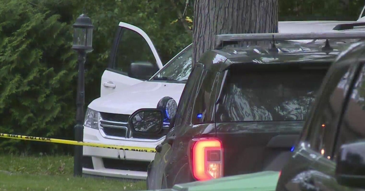 Eastpointe police investigate shooting of two people Eastpointe police investigate shooting of two people