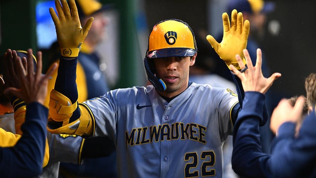 Milwaukee Brewers v Pittsburgh Pirates 