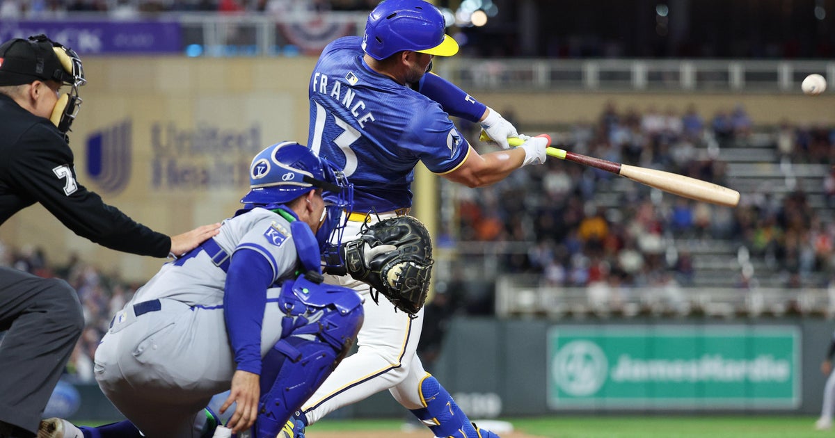 Late rally lifts Minnesota Twins over Kansas City Royals 3-1 for 15th win in 17 games