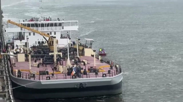 hudson-river-boat-incident-citizen-7-hi-res-still-1.jpg 