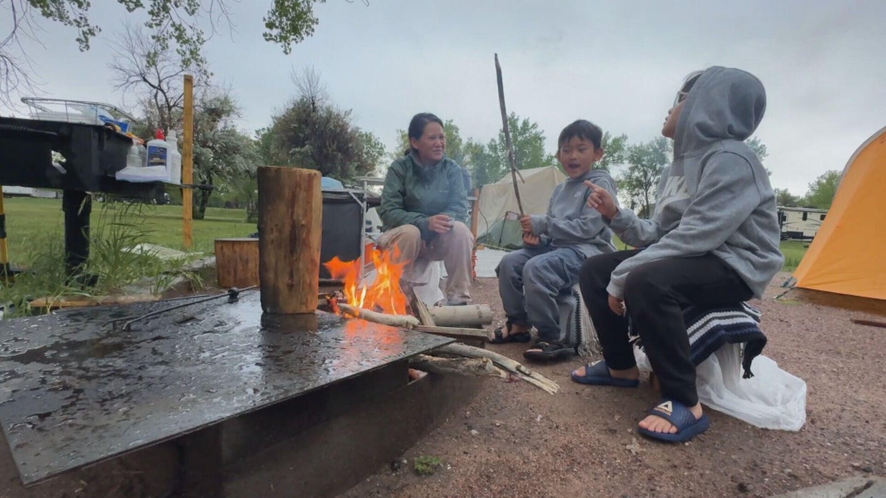Coloradans make best out of wet weather on Memorial Day weekend - CBS ...
