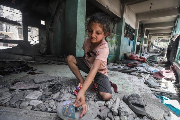 7 ఏళ్ల పాలస్తీనా అమ్మాయి అద్భుతంగా మంటల నుండి రక్షించబడింది