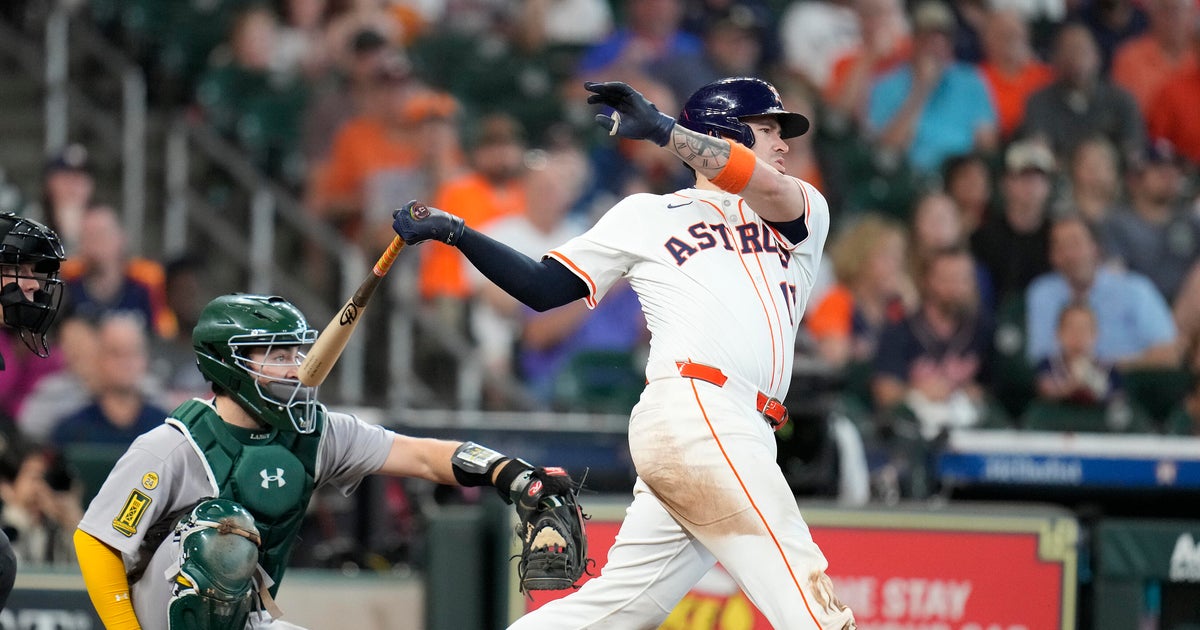 Astros rally in 7th inning to defeat Athletics 5-3