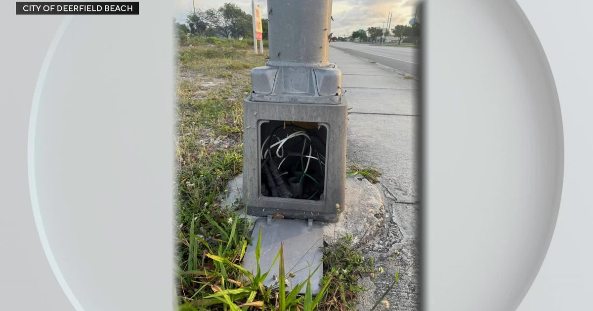 Thieves strip copper wire from South Florida streetlights in multi-city crime spree, officials say Thieves strip copper wire from South Florida streetlights in multi-city crime spree, officials say