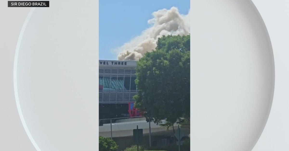 Smoke fills part of Aventura Mall after restaurant fire, all-clear given