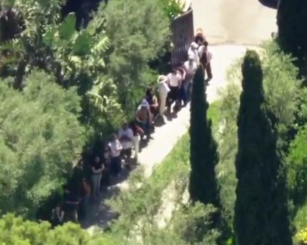 tom-petty-estate-sale-line.jpg 