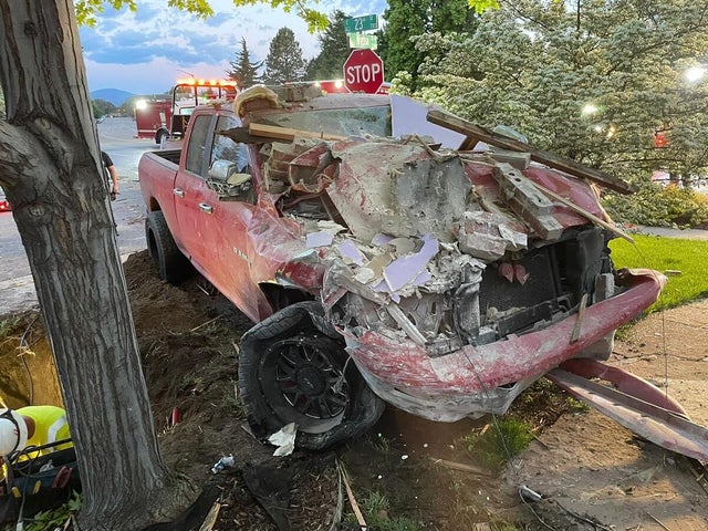 truck-crashes-into-loveland-home.jpg 