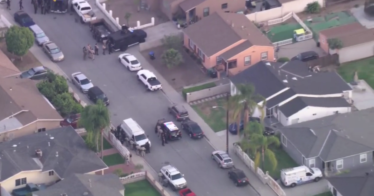 1 police officer killed, 1 wounded in Baldwin Park shooting; suspect in custody 1 police officer killed, 1 wounded in Baldwin Park shooting; suspect in custody