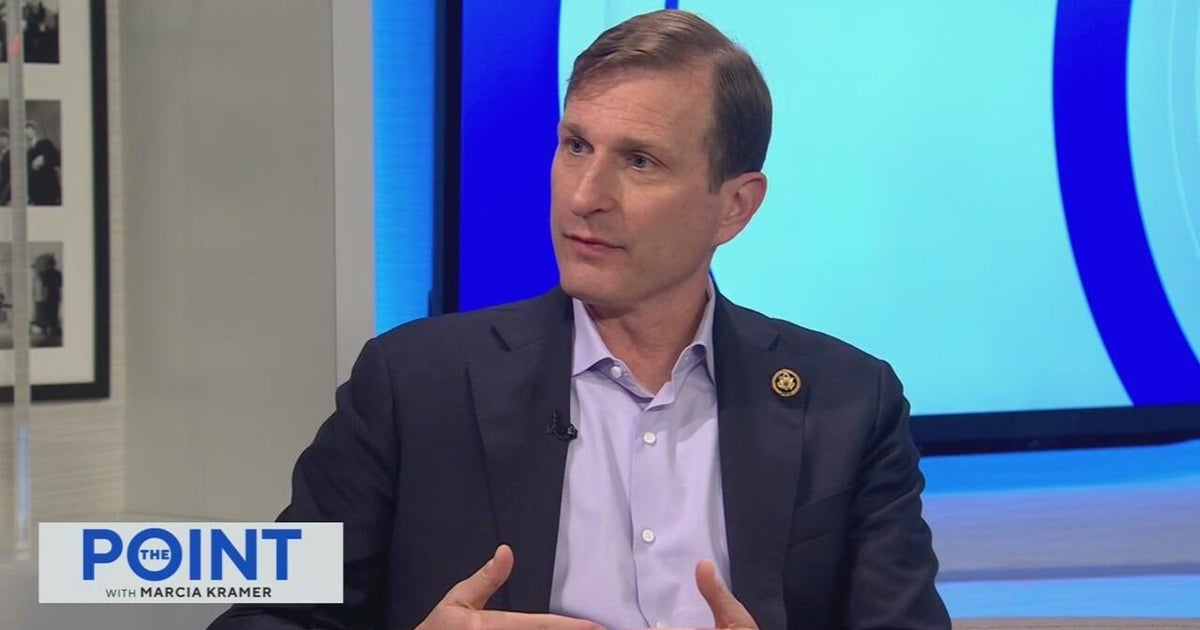 Congressman Dan Goldman says he confronted ICE agents arresting asylum seekers at routine hearings in NYC