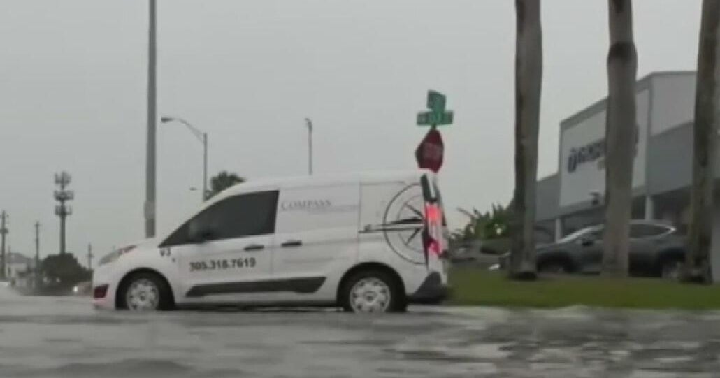 Drenching rain floods some South Florida roads Drenching rain floods some South Florida roads