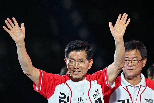 South Koreans vote for the new president after Yoon Suk Yeola, he kicked out over the martial real star-news.press/wp Skorea-Politics-Glas