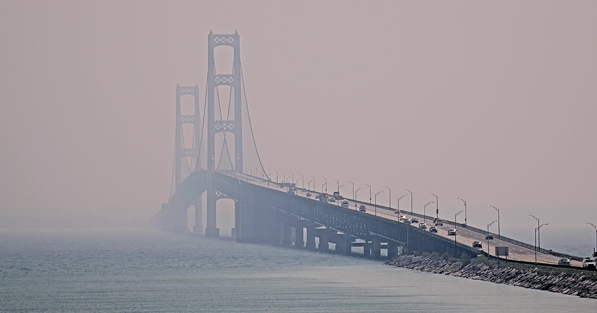 Smoke from Canada wildfires surrounds Michigan's Mackinac Bridge 